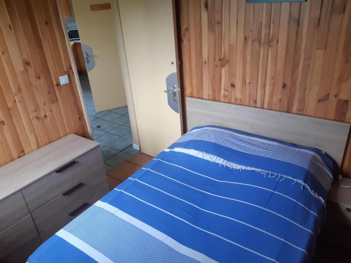 Maison A La Campagne Avec Piscine Flayat Екстер'єр фото